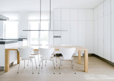 kracht - residential penthouse, kitchen with dining table